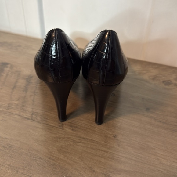 Nine West Black Croc-Embossed Heels - Faux Leather - Pumps - 8 - Picture 5 of 7